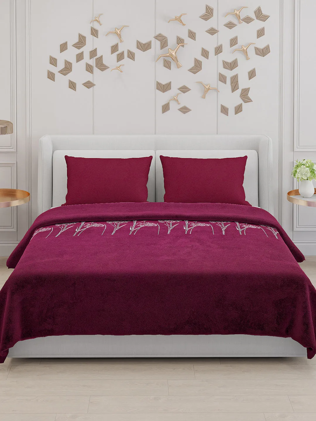 115 GSM Polyester Double Bed Bedsheet with 2 Pillow Covers