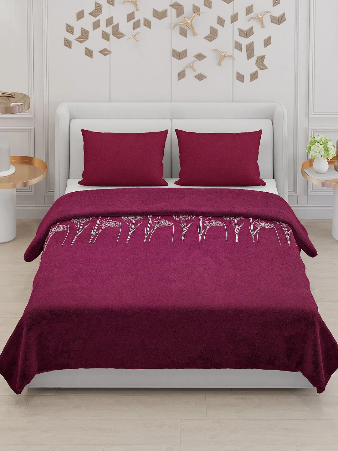 115 GSM Polyester Double Bed Bedsheet with 2 Pillow Covers