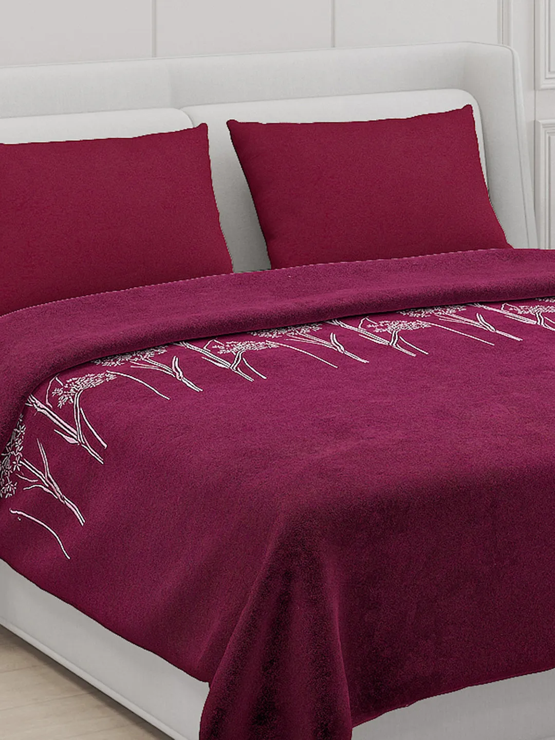 115 GSM Polyester Double Bed Bedsheet with 2 Pillow Covers