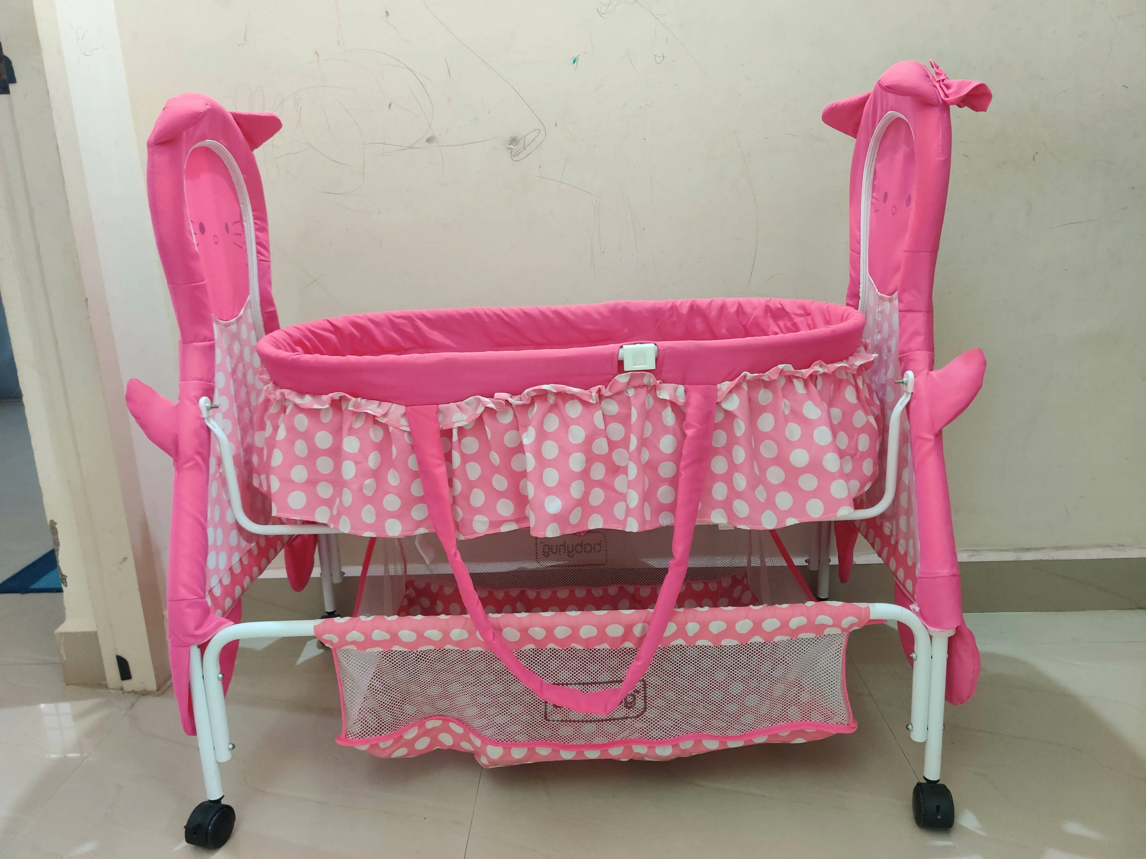 BABYHUG Baby cradle