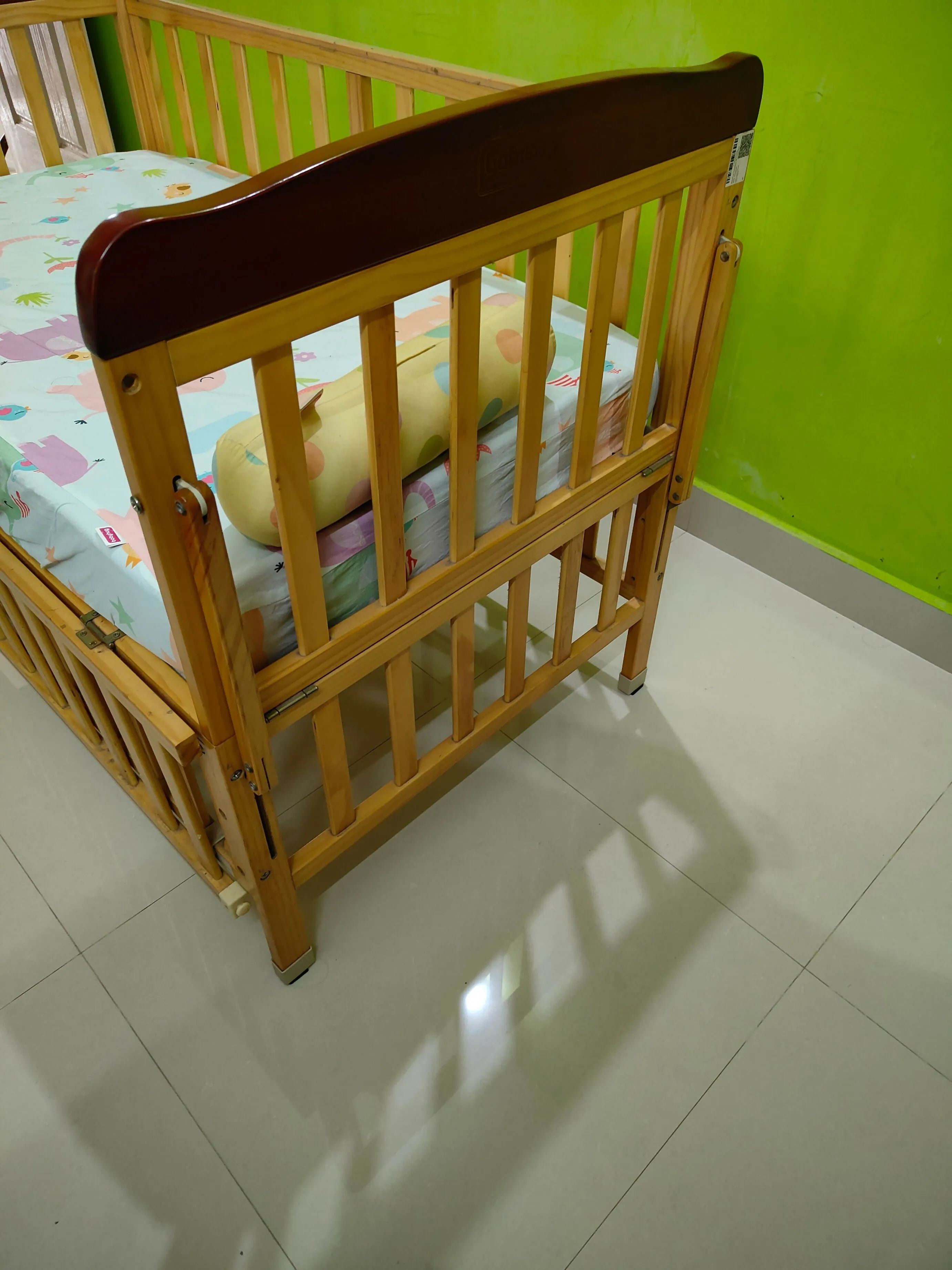 BABYHUG Hamilton Wooden Cot/Crib with Mosquito Net and Bed,Dimensions:26 x 46 x 32 inches