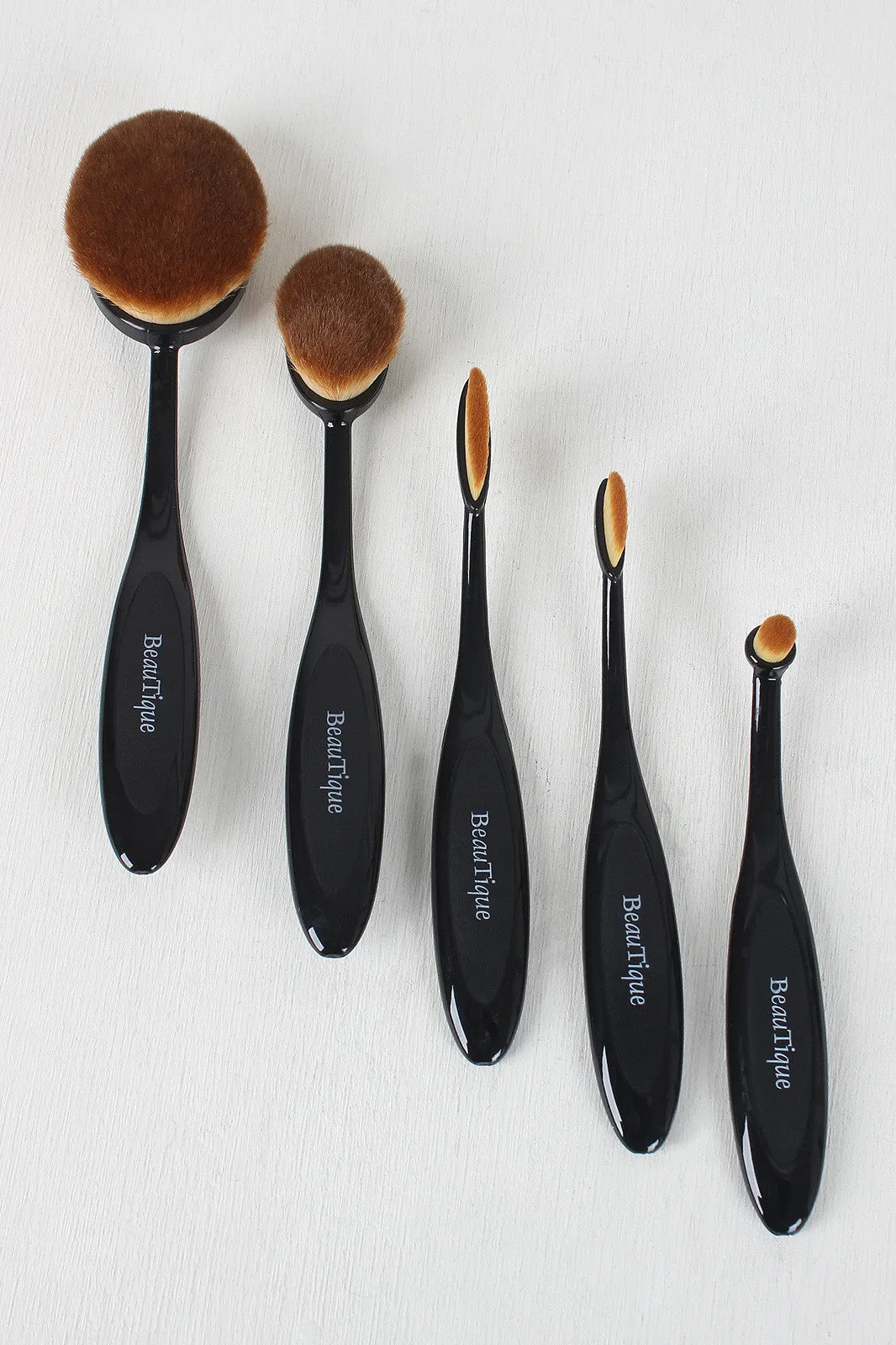 Beautique Blending And Contouring Oval Five Piece Brush Set