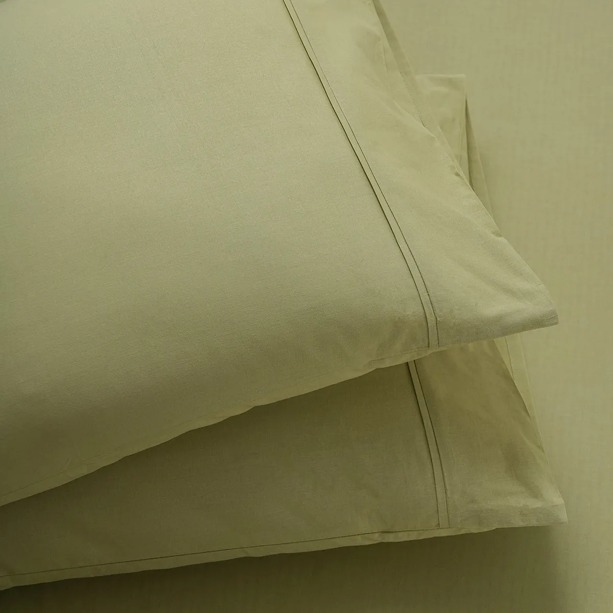 Eden Crisp & Light Weight 100% Cotton Solid Green Fitted Sheet