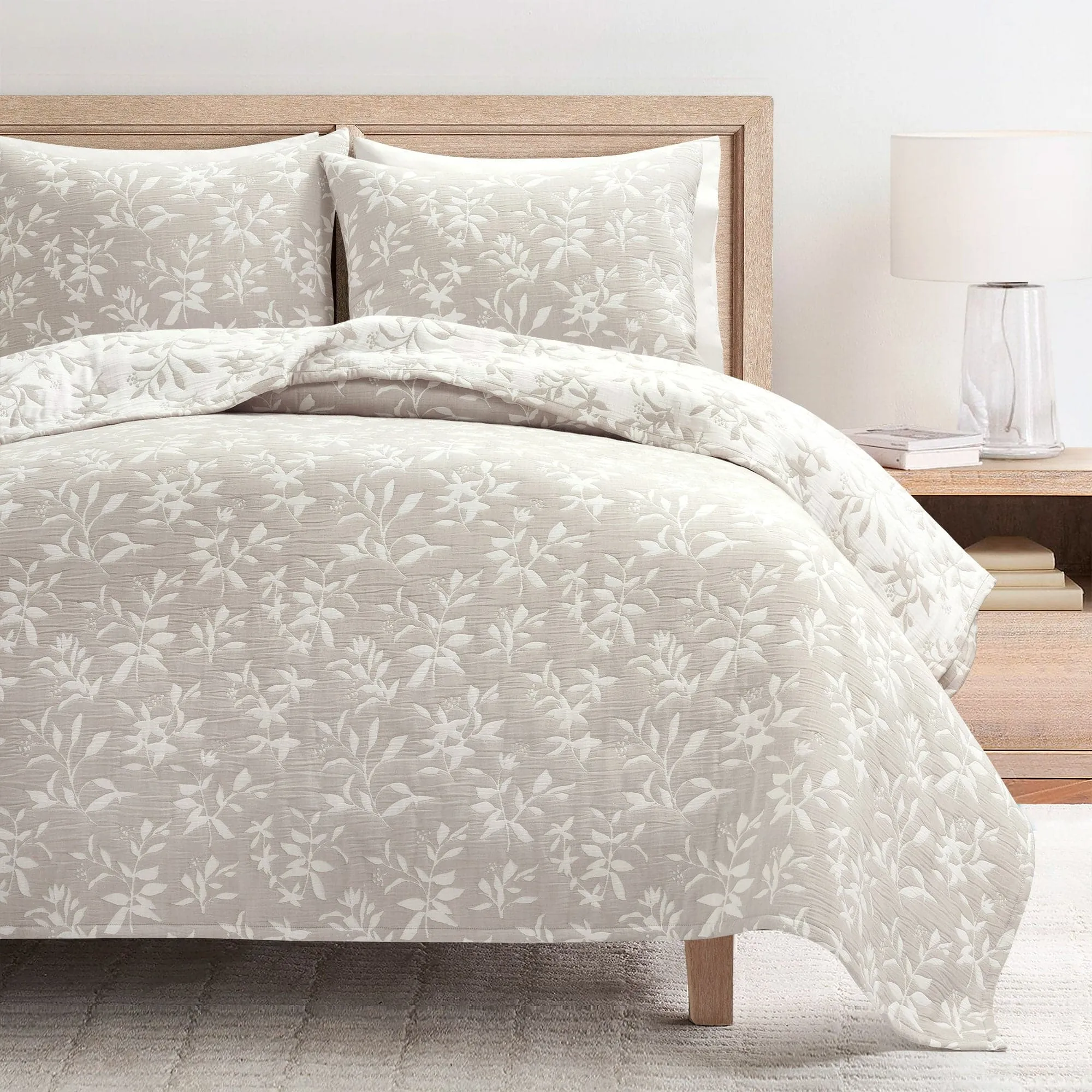 Floral Jacquard Reversible Soft Matelassé 3 Piece Quilt Set