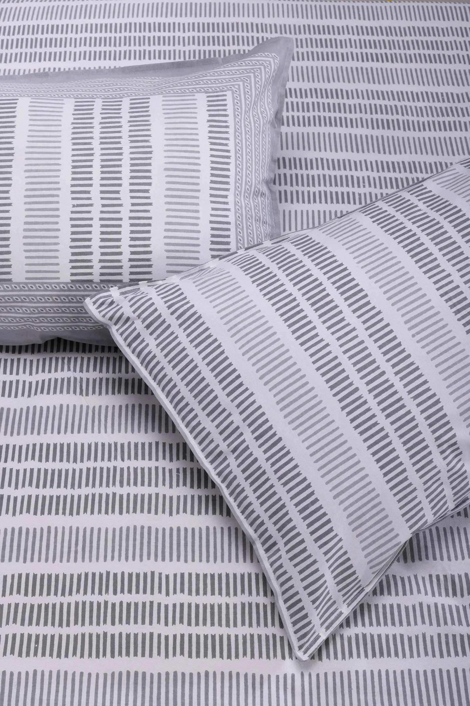 Gayatri Binary Grey Cotton Bedsheet