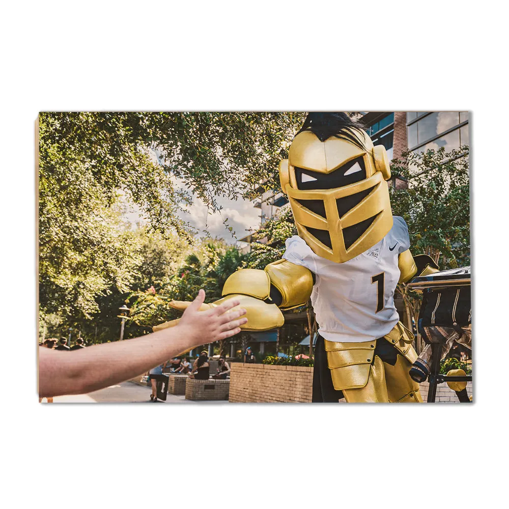 UCF Knights - Knightro Fan